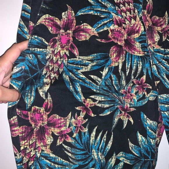 Men’s 34 Black Floral Pattern Flat Front Short - Picture 3 of 12